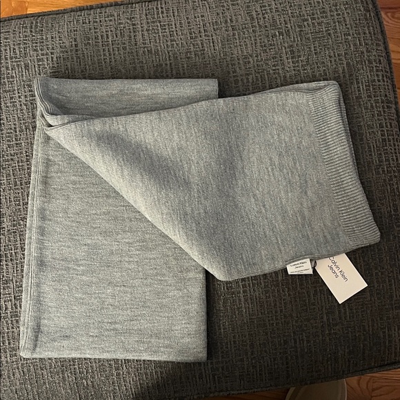 Calvin Klein Light Gray Knit Scarf - Picture 4 of 6